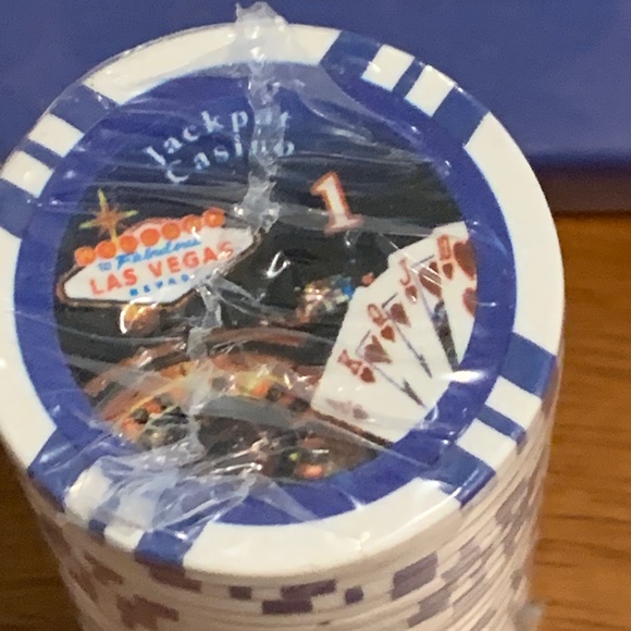 Camel Casino Set with Deck of Cards and 25 Poker Chips - Picture 9 of 11